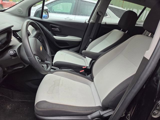 Used 2020 Chevrolet Trax LS w/ Tint and Cruise Package FWD image 9