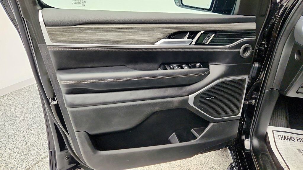 Used 2023 Jeep Wagoneer Series II w/ Premium Group I image 11