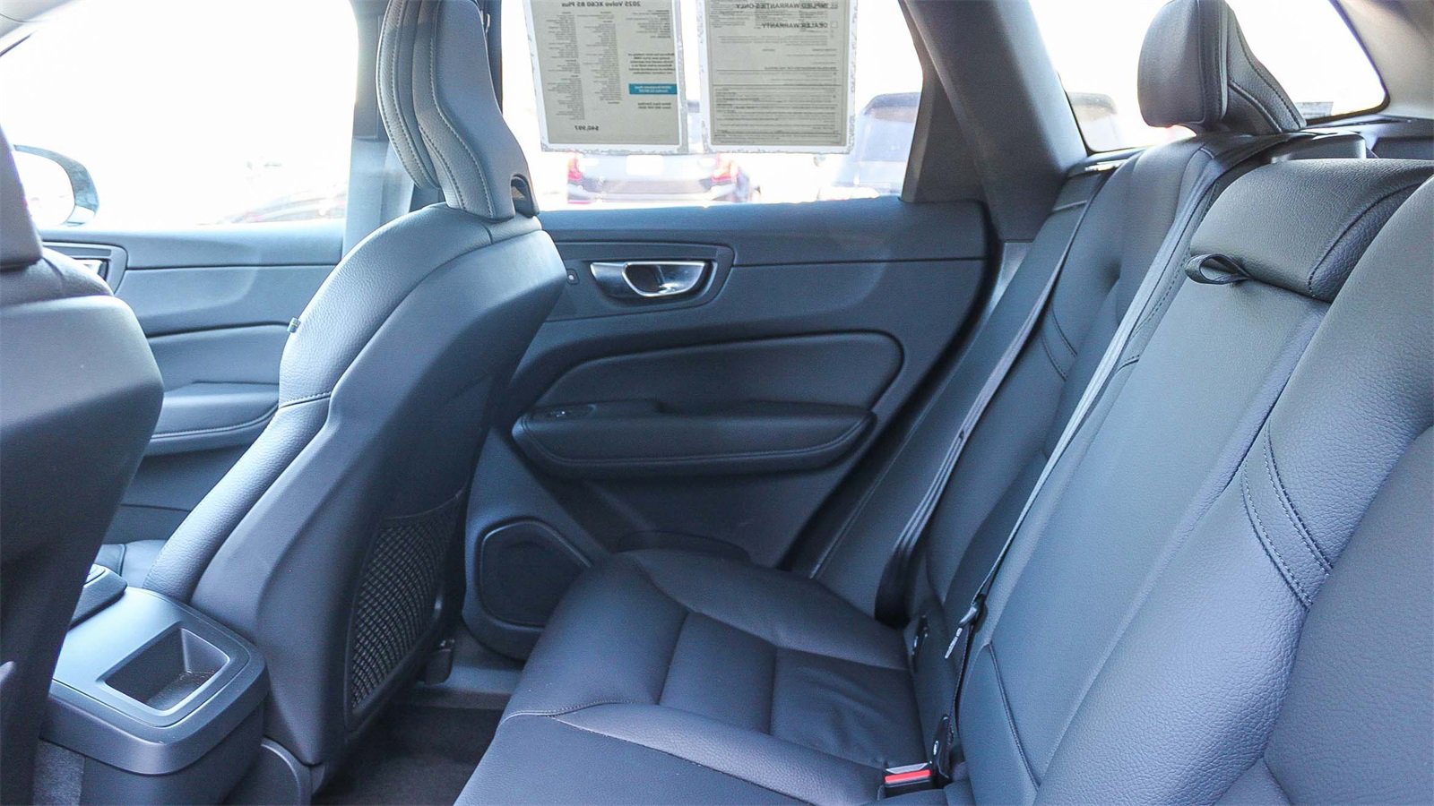 Used 2025 Volvo XC60 B5 Plus image 19