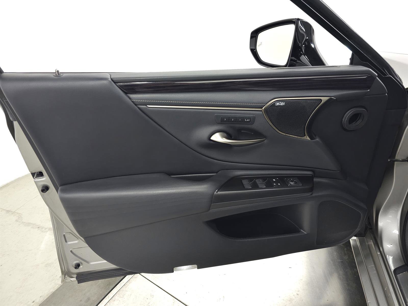 Used 2019 Lexus ES 350 w/ Accessory Package image 12