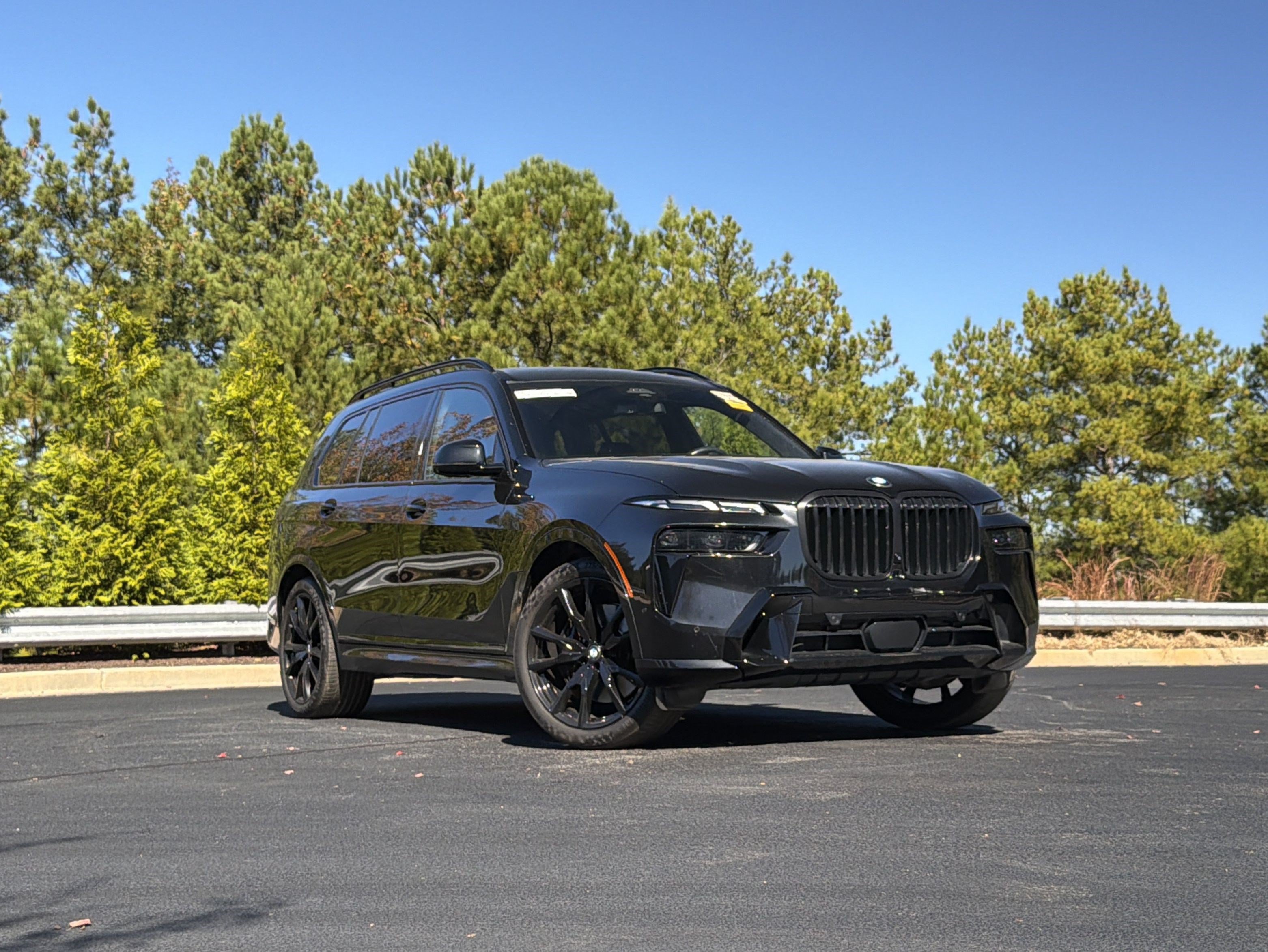 Used 2024 BMW X7 xDrive40i w/ M Sport Package AWD/4WD image 2