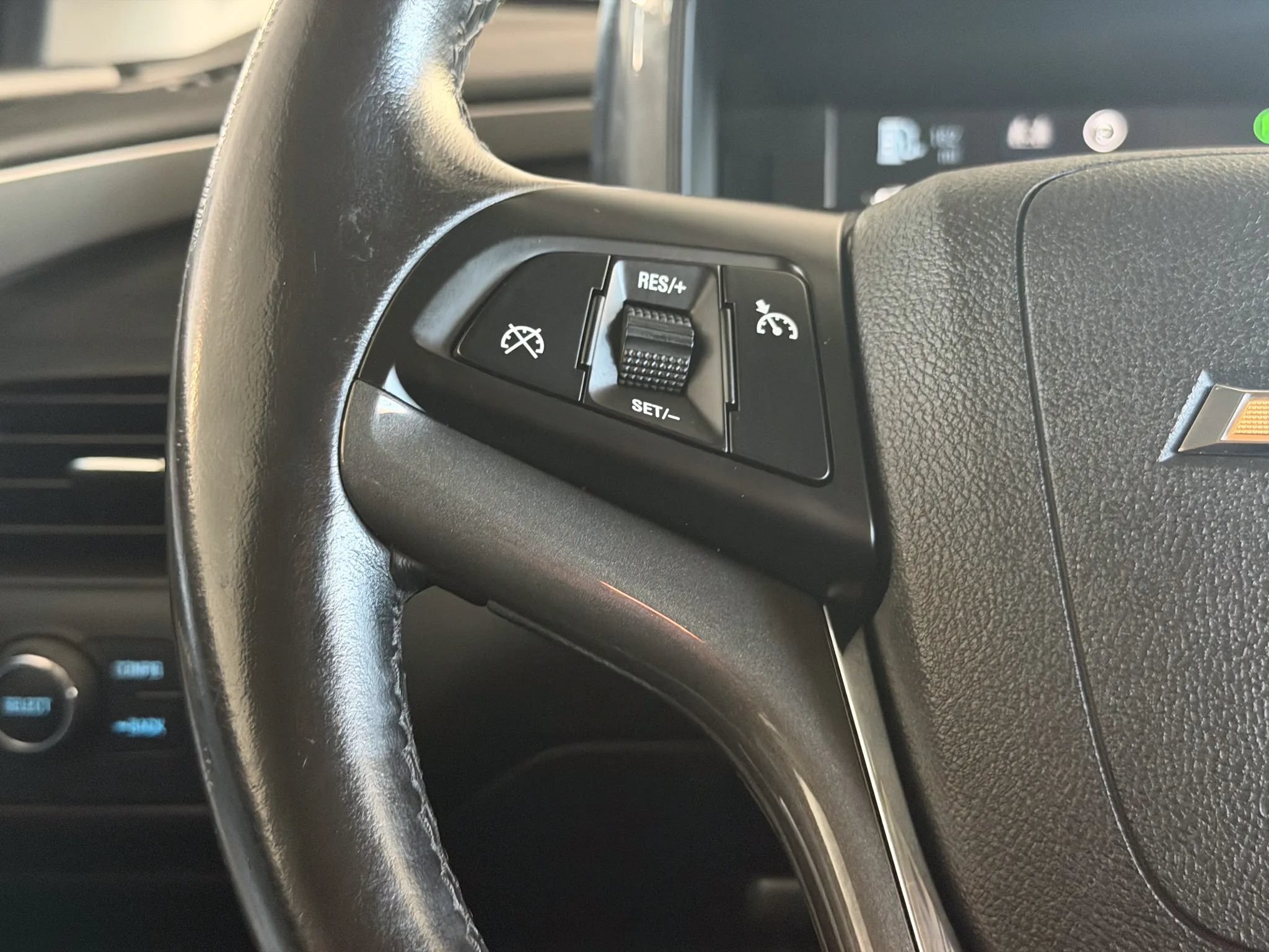 Used 2015 Chevrolet Volt FWD image 30