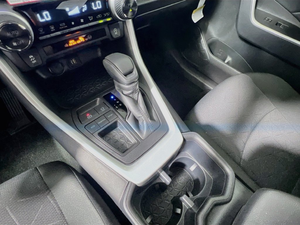 Used 2025 Toyota RAV4 XLE FWD image 22