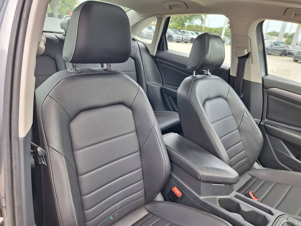 Used 2023 Volkswagen Jetta SE w/ Panoramic Sunroof Package FWD image 28