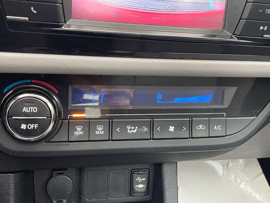 Used 2015 Toyota Corolla LE FWD image 28