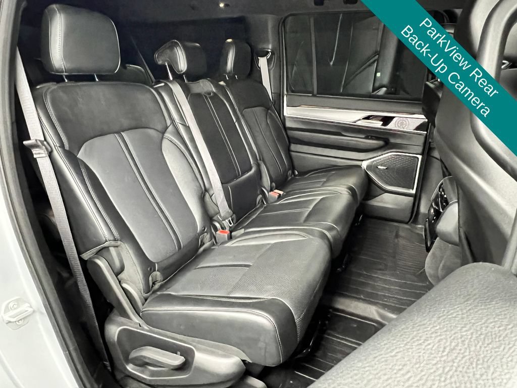 Used 2025 Jeep Wagoneer L Series II AWD/4WD image 14