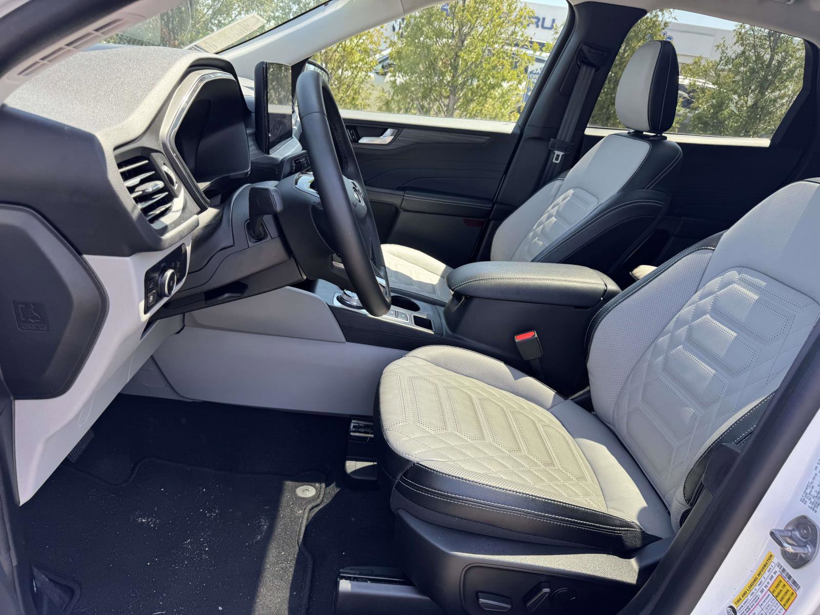 New 2023 Ford Escape SE w/ PHEV Premium Package FWD image 9