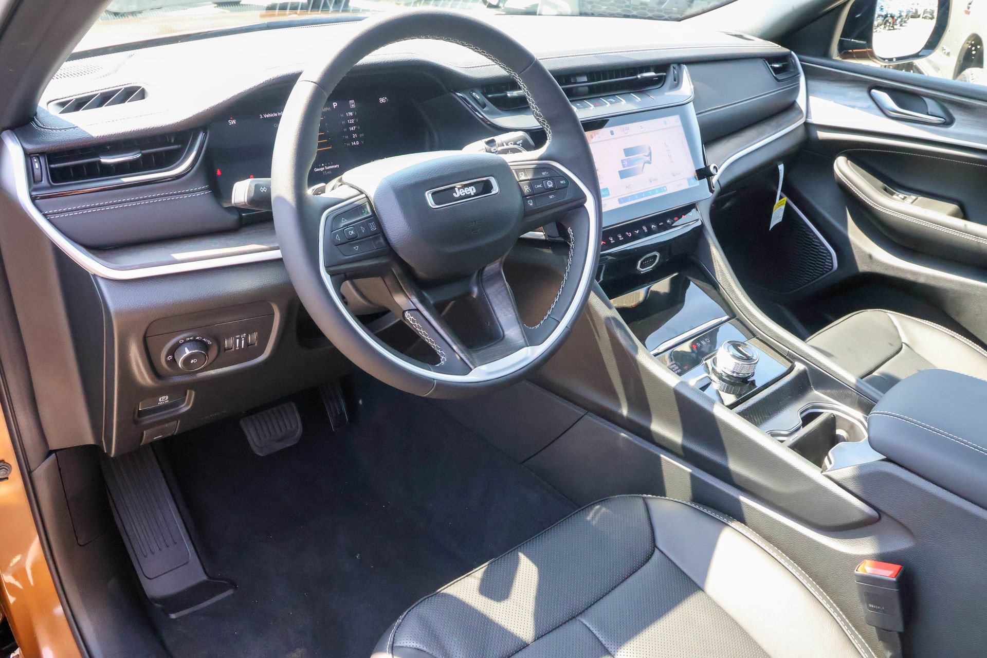 New 2027 Jeep Grand Cherokee Limited AWD/4WD image 3