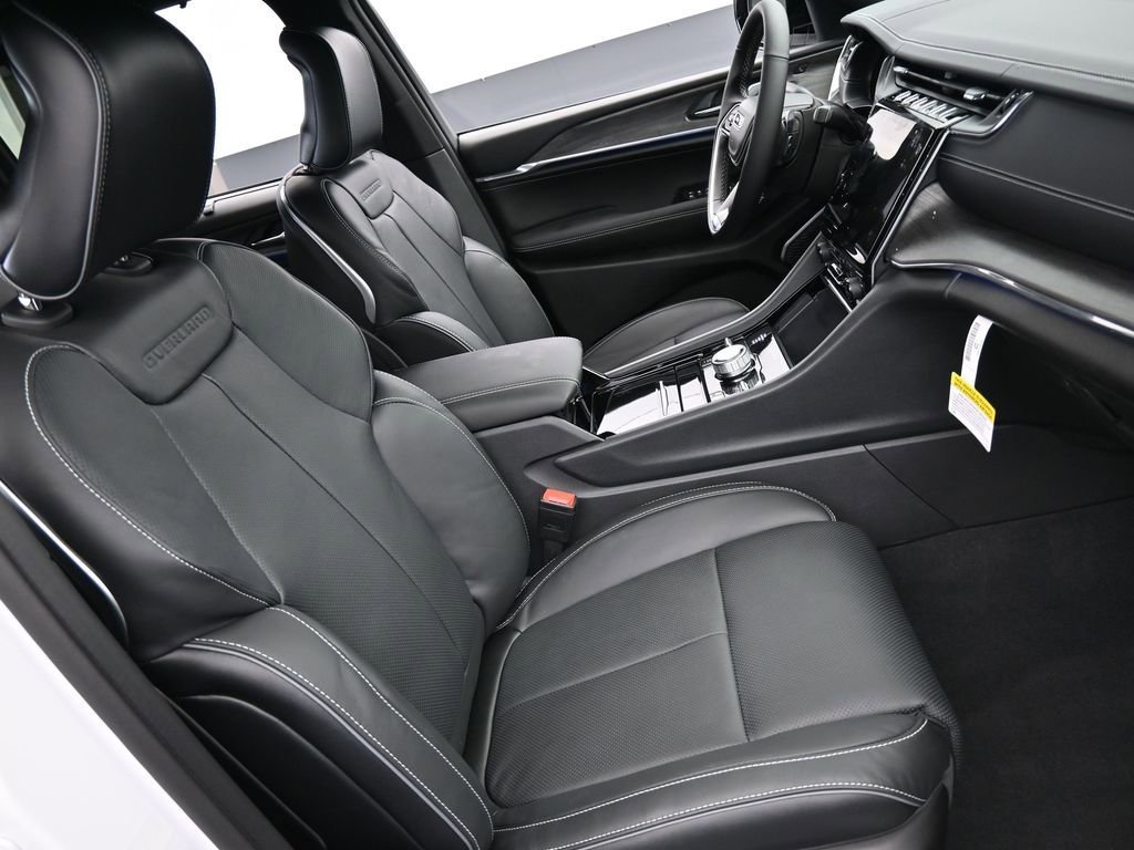 Used 2024 Jeep Grand Cherokee Overland w/ Luxury Tech Group IV image 20