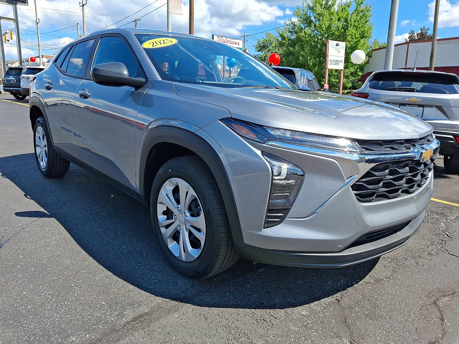 Used 2025 Chevrolet Trax LS image 7