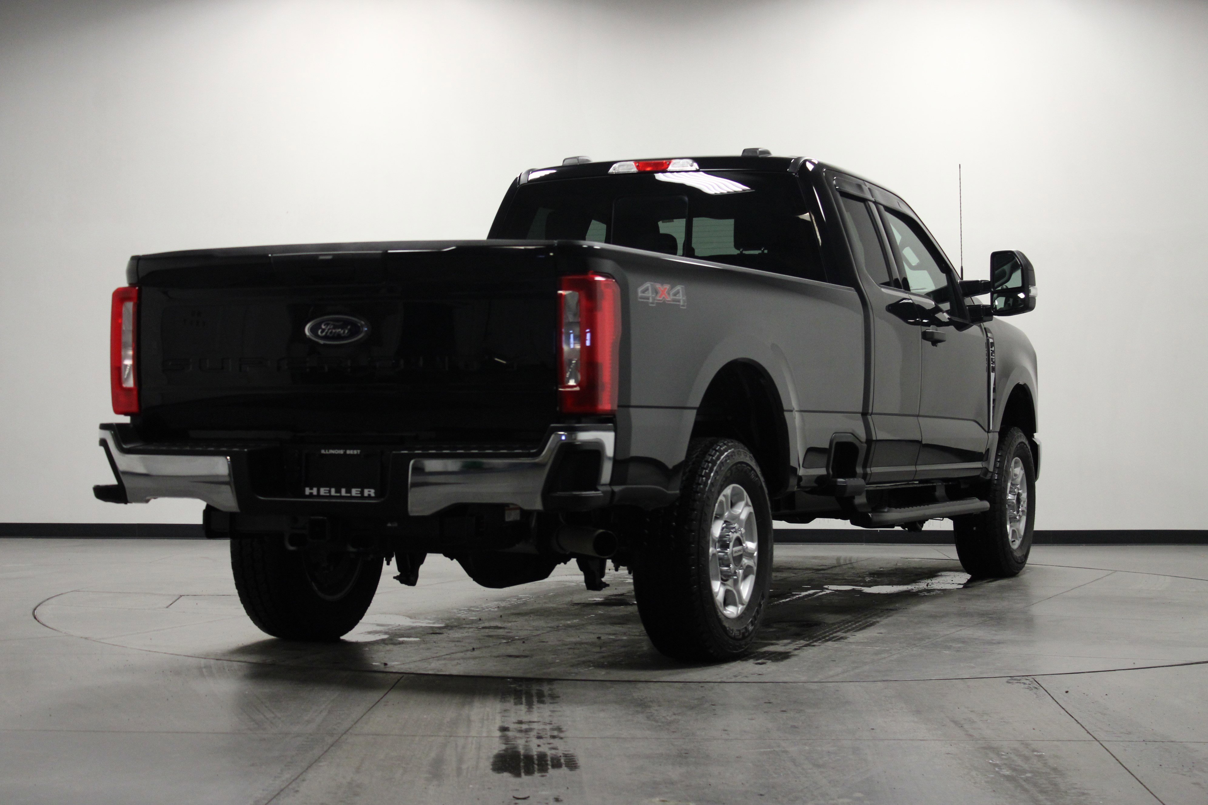 Used 2025 Ford F250 XLT image 4