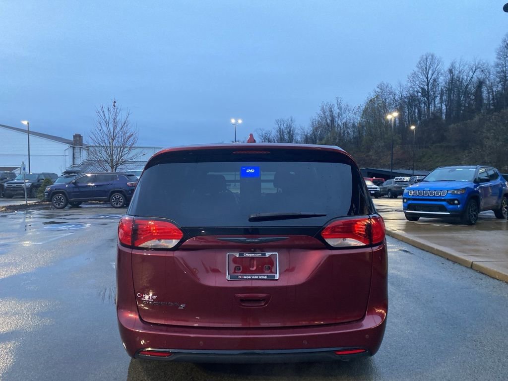 Certified 2020 Chrysler Pacifica Touring w/ S Appearance Package image 3