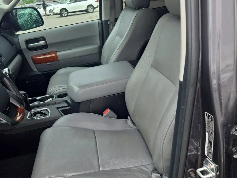 Used 2019 Toyota Sequoia Platinum w/ Carpet Mat Package (TMS) AWD/4WD image 10