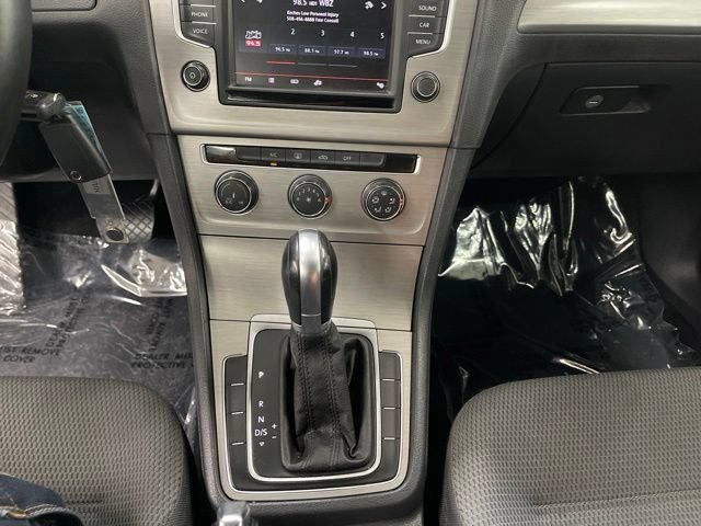 Used 2016 Volkswagen Golf S FWD image 22