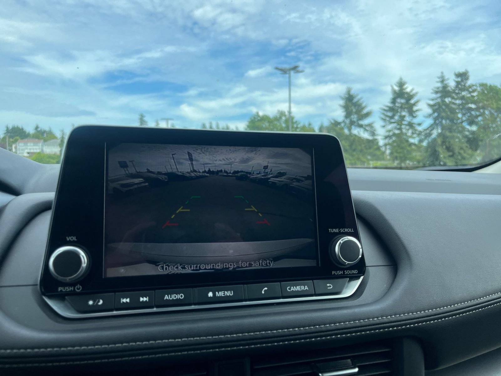 Used 2025 Nissan Rogue SV FWD image 25