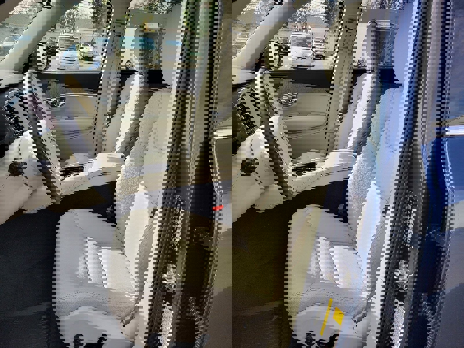 Certified 2024 Volvo XC90 T8 Plus image 9