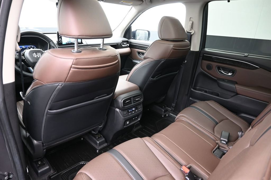 Used 2025 Honda Pilot Elite image 11