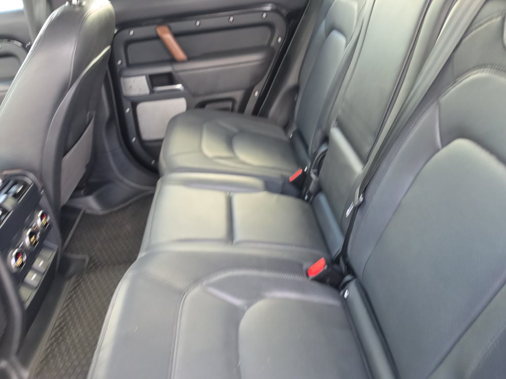 Used 2023 Land Rover Defender 130 X-Dynamic SE AWD/4WD image 11