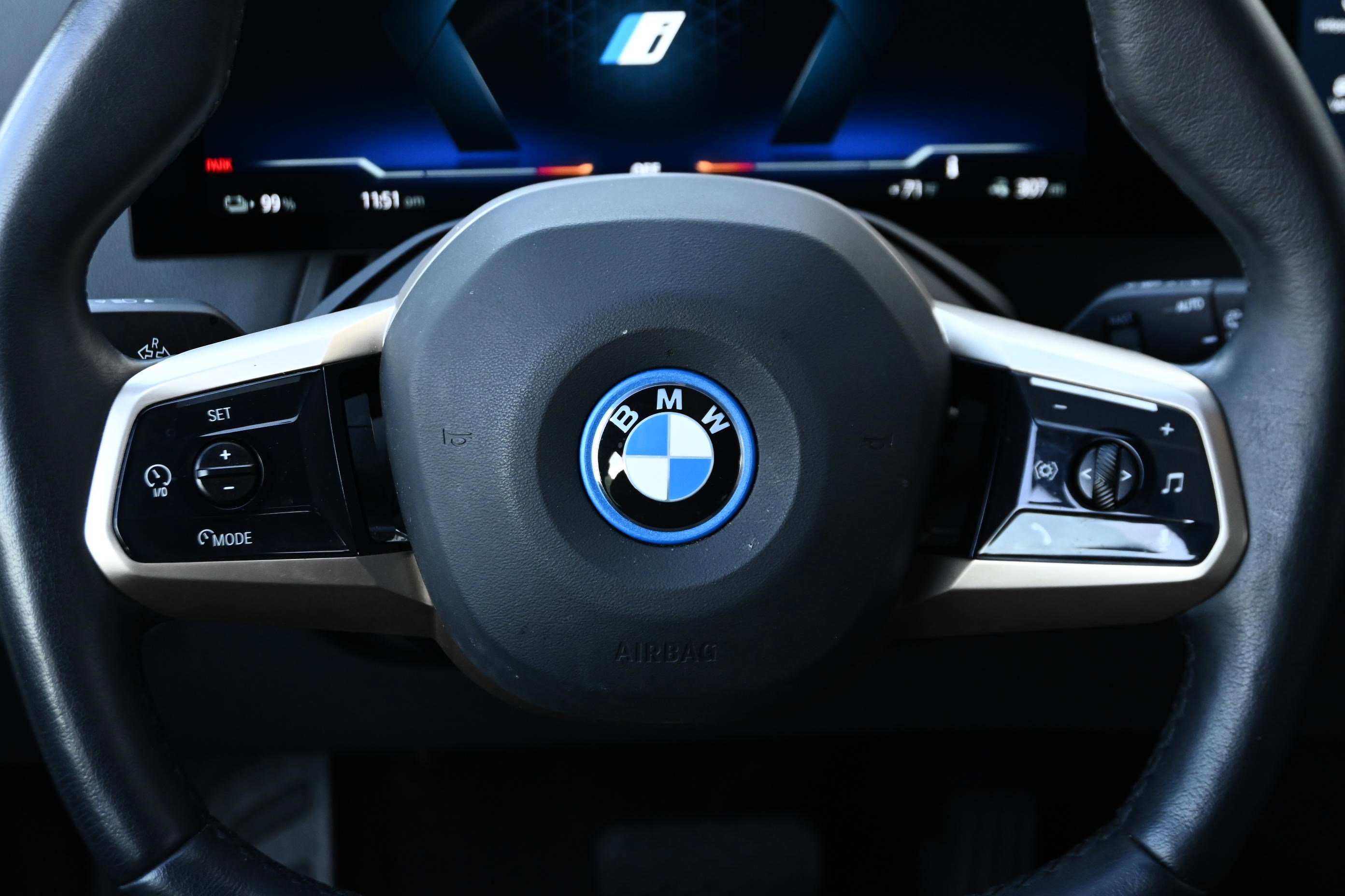Certified 2025 BMW iX xDrive50 image 28