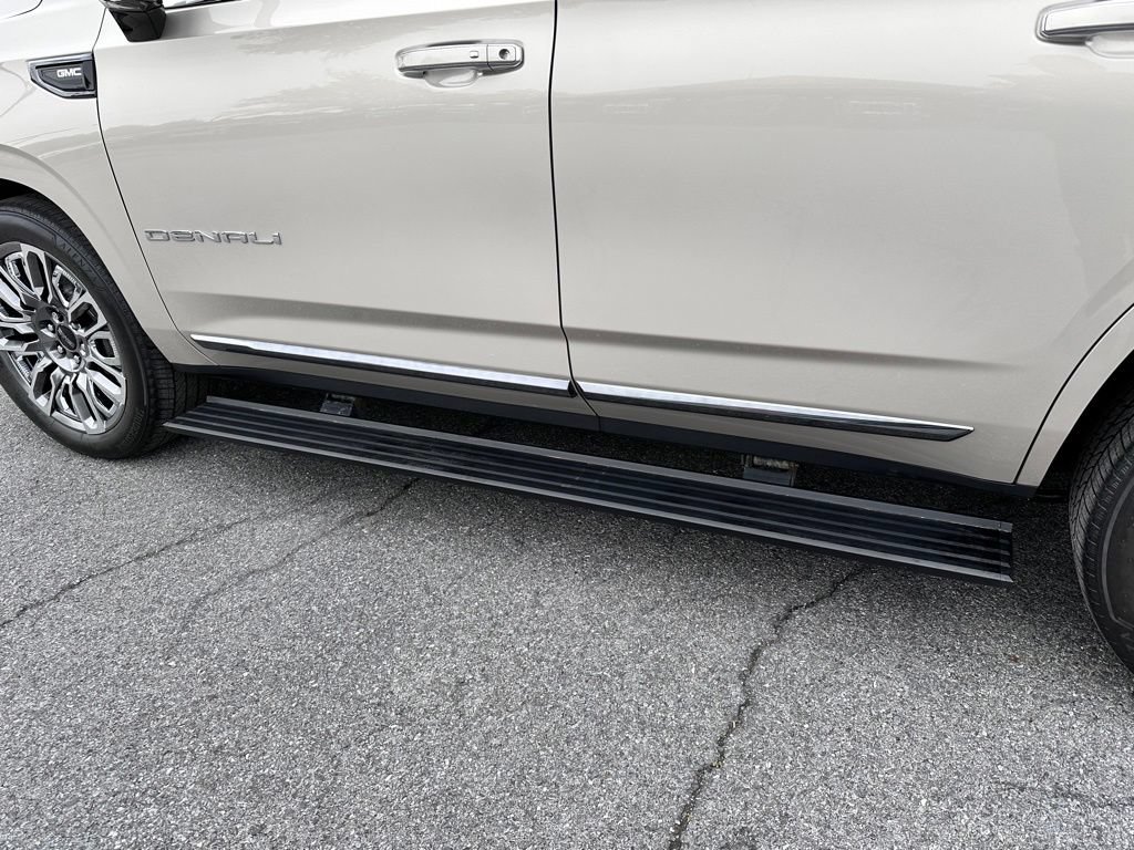 Certified 2023 GMC Yukon Denali Ultimate AWD/4WD image 44