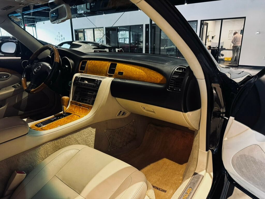 Used 2005 Lexus SC 430 Convertible RWD image 21