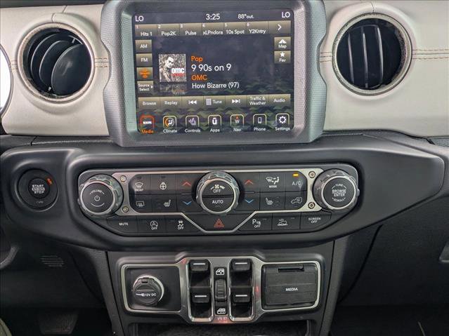 Used 2021 Jeep Gladiator Overland AWD/4WD image 13