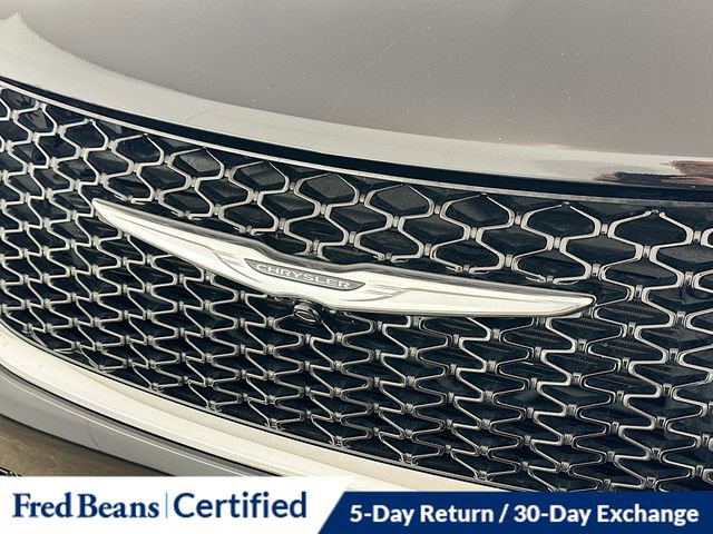 Used 2025 Chrysler Pacifica Select image 28