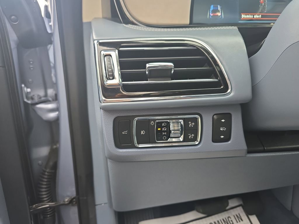 Used 2022 Lincoln Navigator Black Label image 17