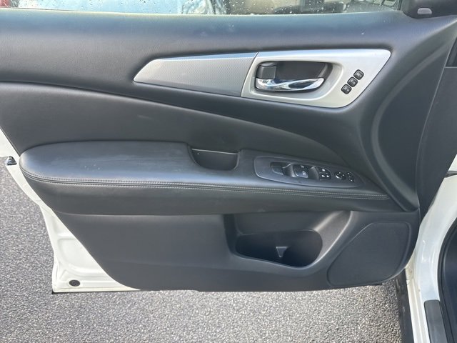 Used 2017 Nissan Pathfinder SL image 17
