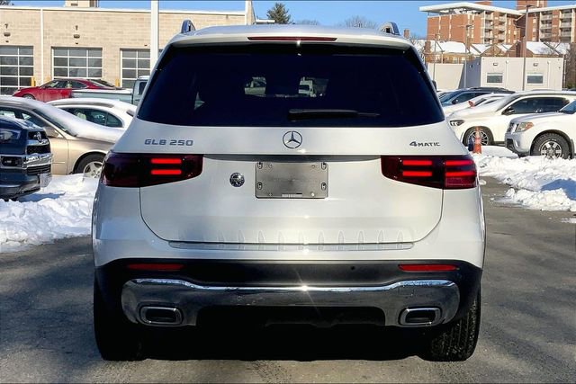Used 2025 Mercedes-Benz GLB 250 4MATIC image 3