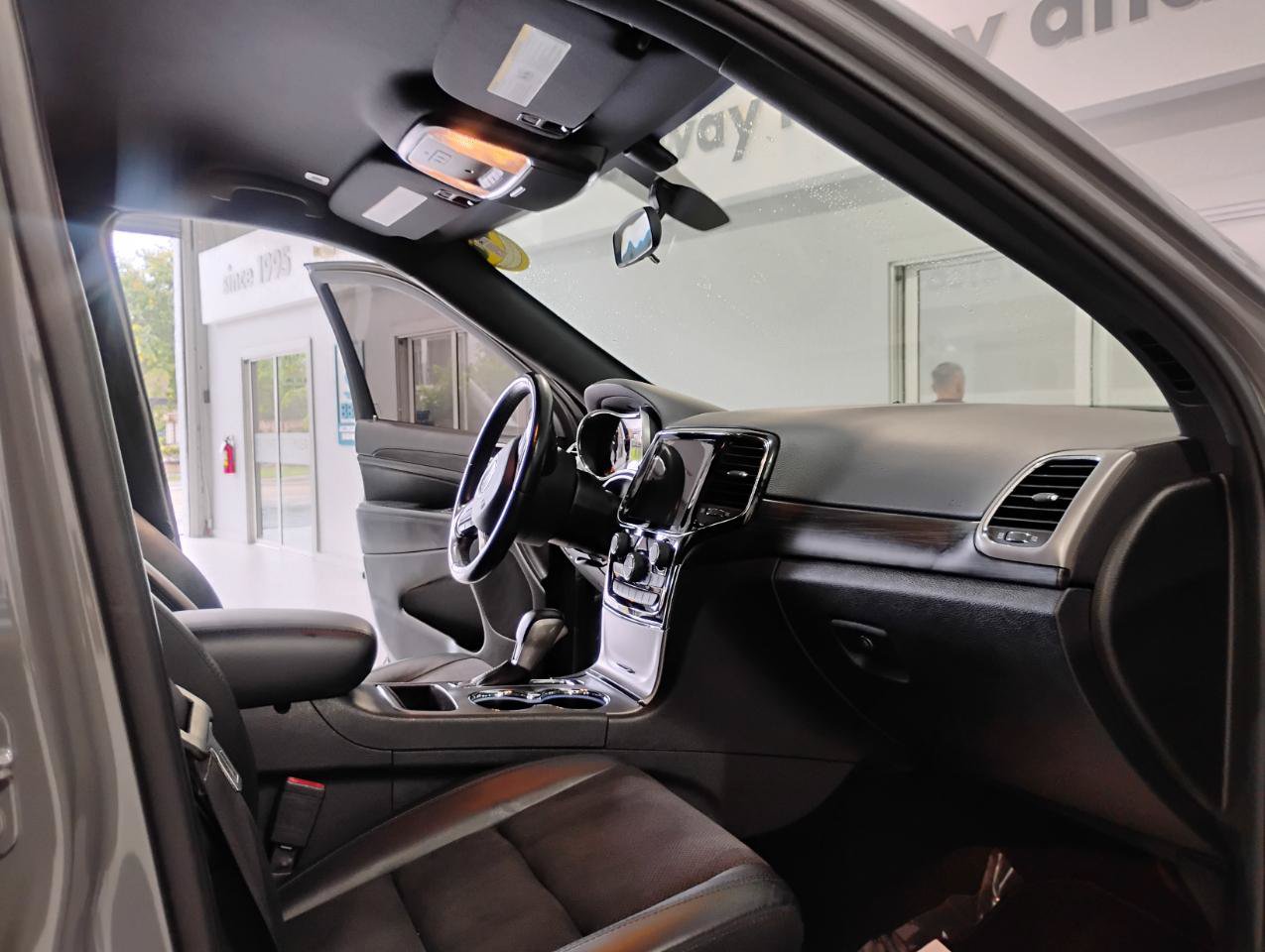 Used 2021 Jeep Grand Cherokee Laredo X RWD image 94
