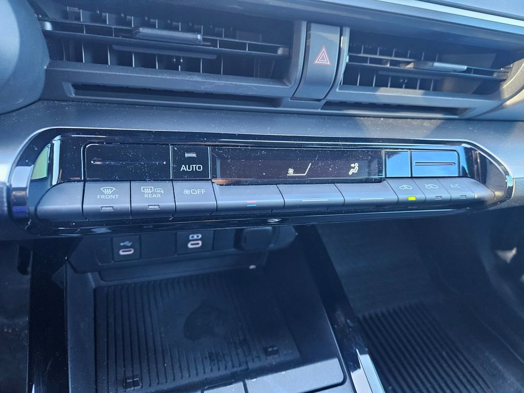 Used 2023 Toyota Prius LE image 25