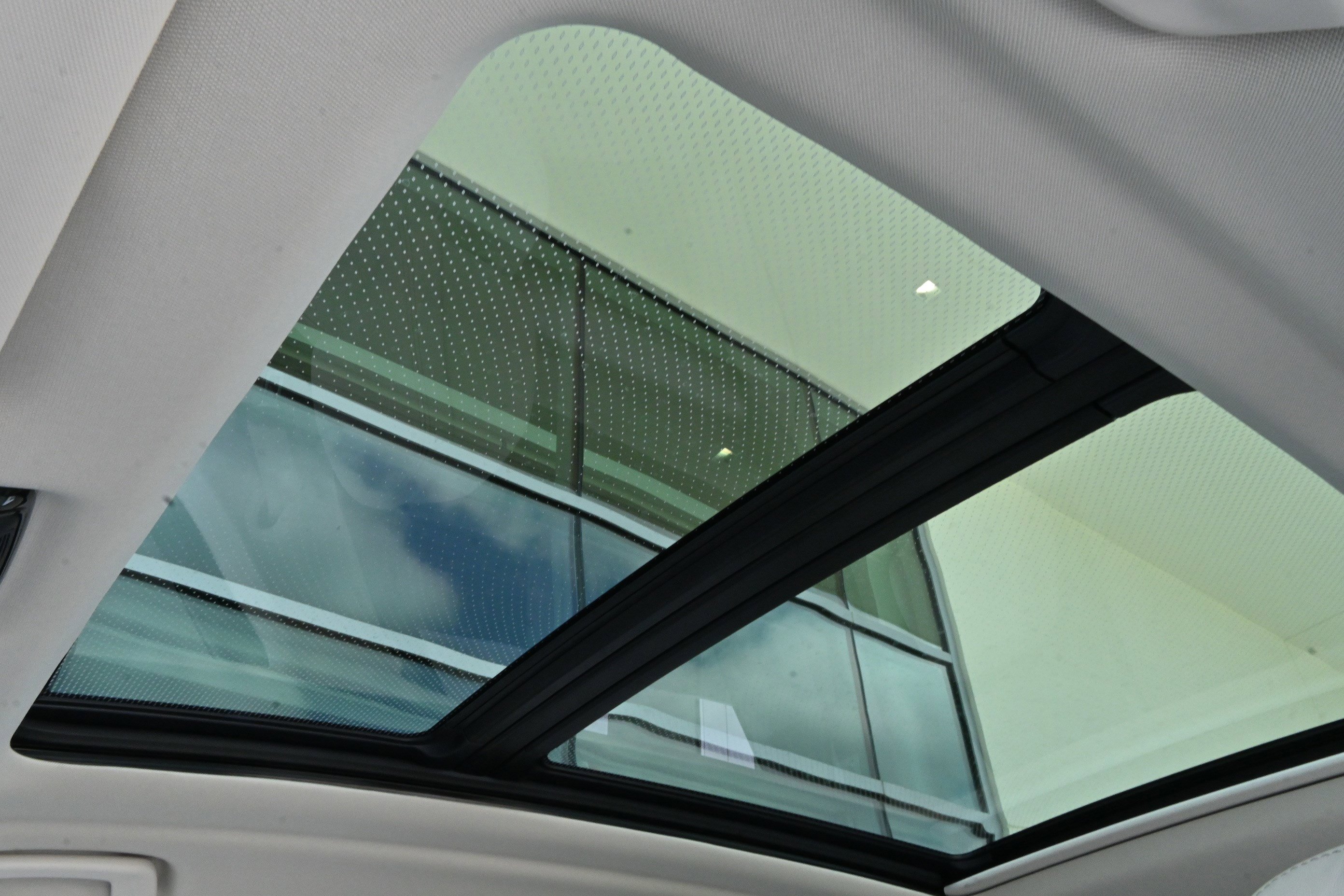 Certified 2025 BMW X7 xDrive40i w/ Executive Package image 28