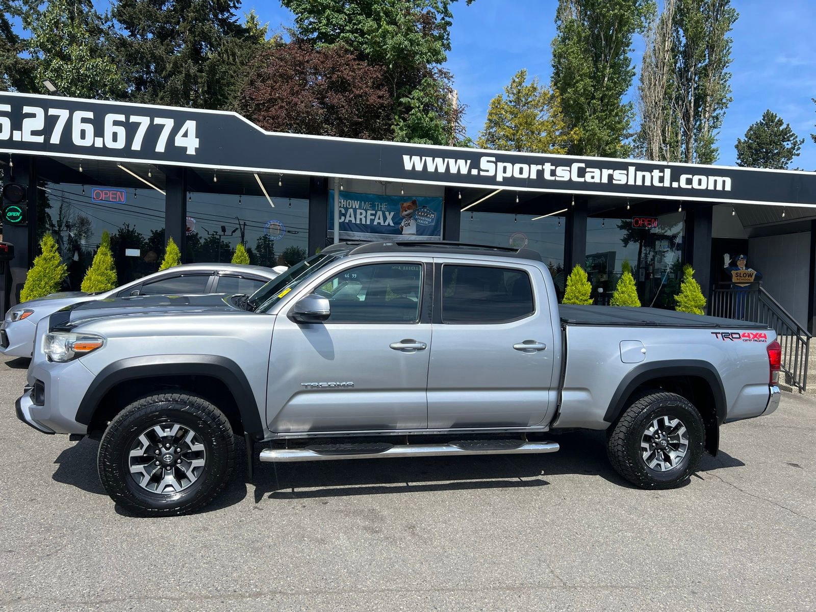 Used 2017 Toyota Tacoma TRD Off-Road w/ Tow Package AWD/4WD image 2