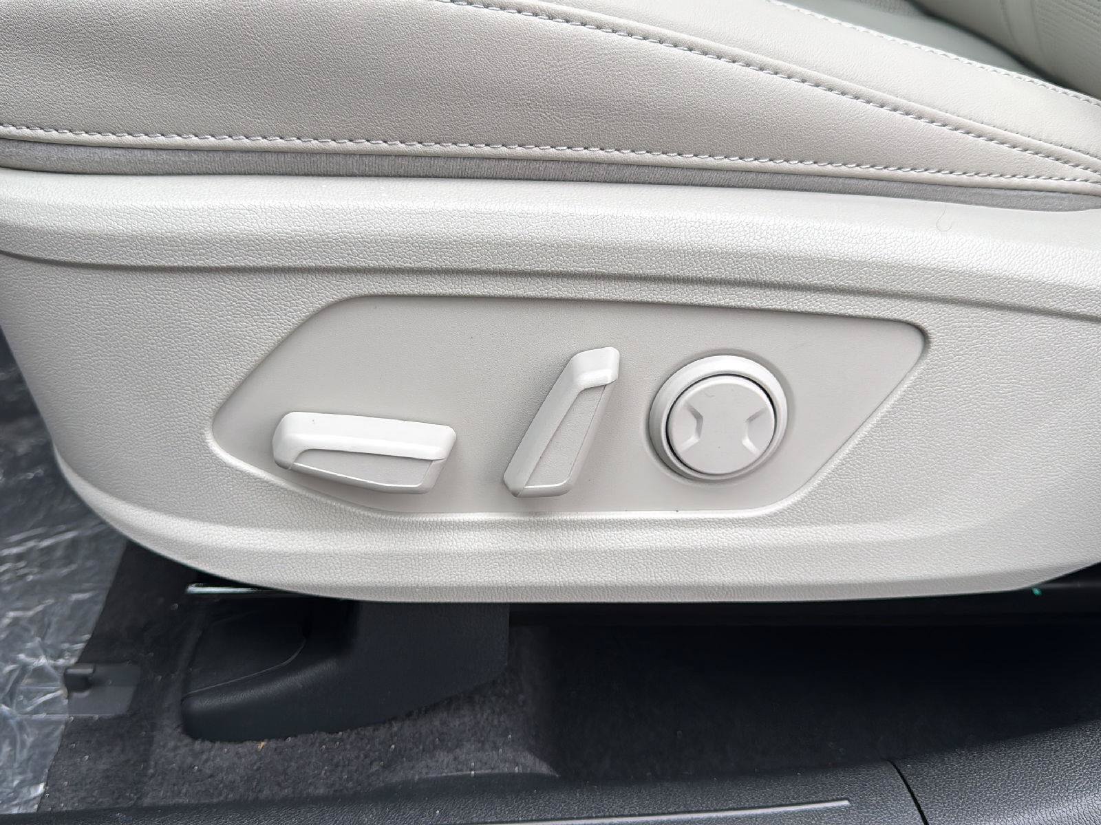 Used 2025 Kia Sorento S w/ Panoramic Sunroof Package FWD image 21