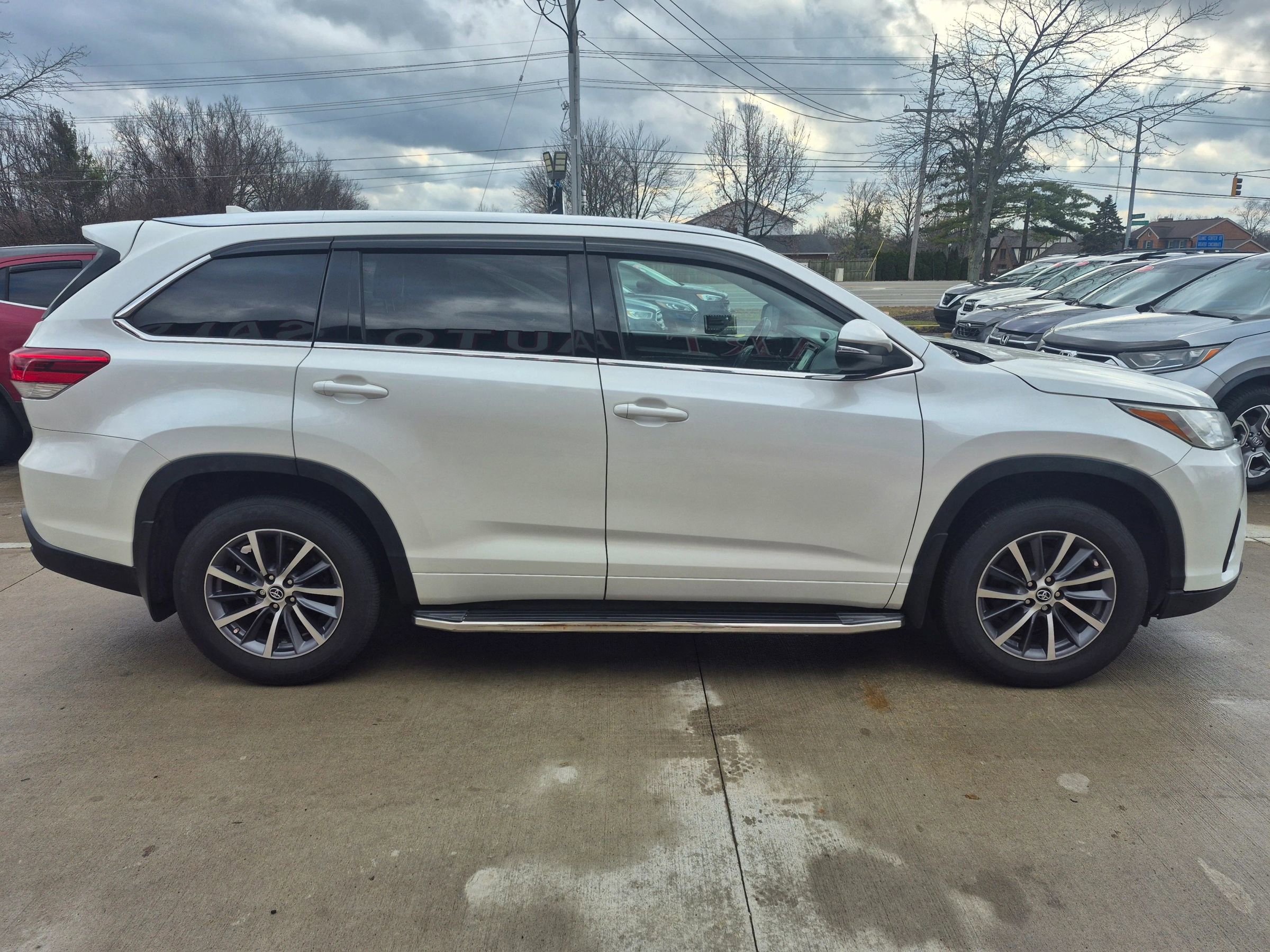Used 2017 Toyota Highlander XLE image 8