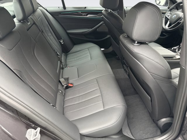 Used 2023 BMW 530i xDrive w/ Executive Package image 21