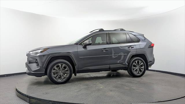 Used 2022 Toyota RAV4 XLE Premium AWD/4WD image 3