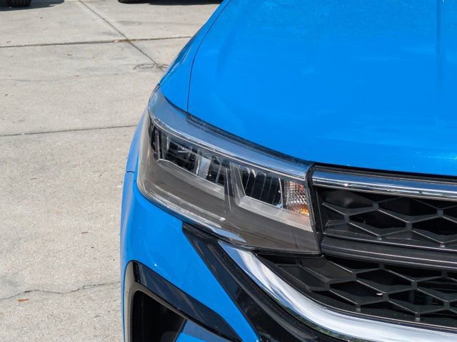 Used 2023 Volkswagen Taos SE w/ Black Wheel Package image 9