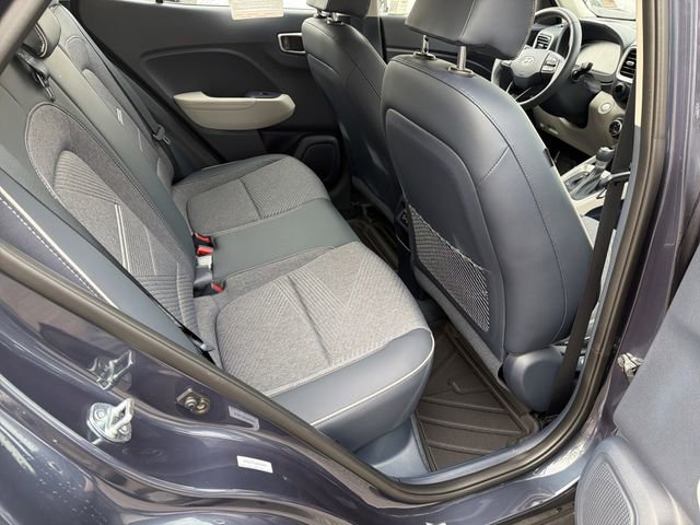 Used 2025 Hyundai Venue Limited FWD image 15