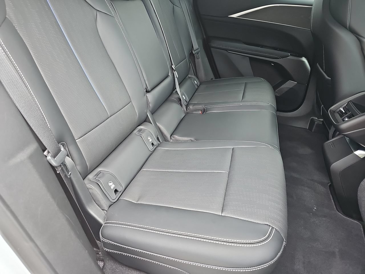 Used 2024 Cadillac Lyriq Luxury w/ LPO, Floor Liner Package RWD image 14