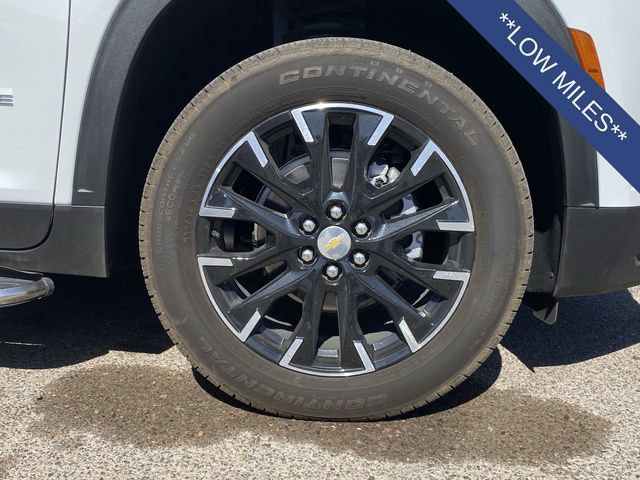 Used 2026 Chevrolet Traverse LT w/ Sun and Wheel Package FWD image 8