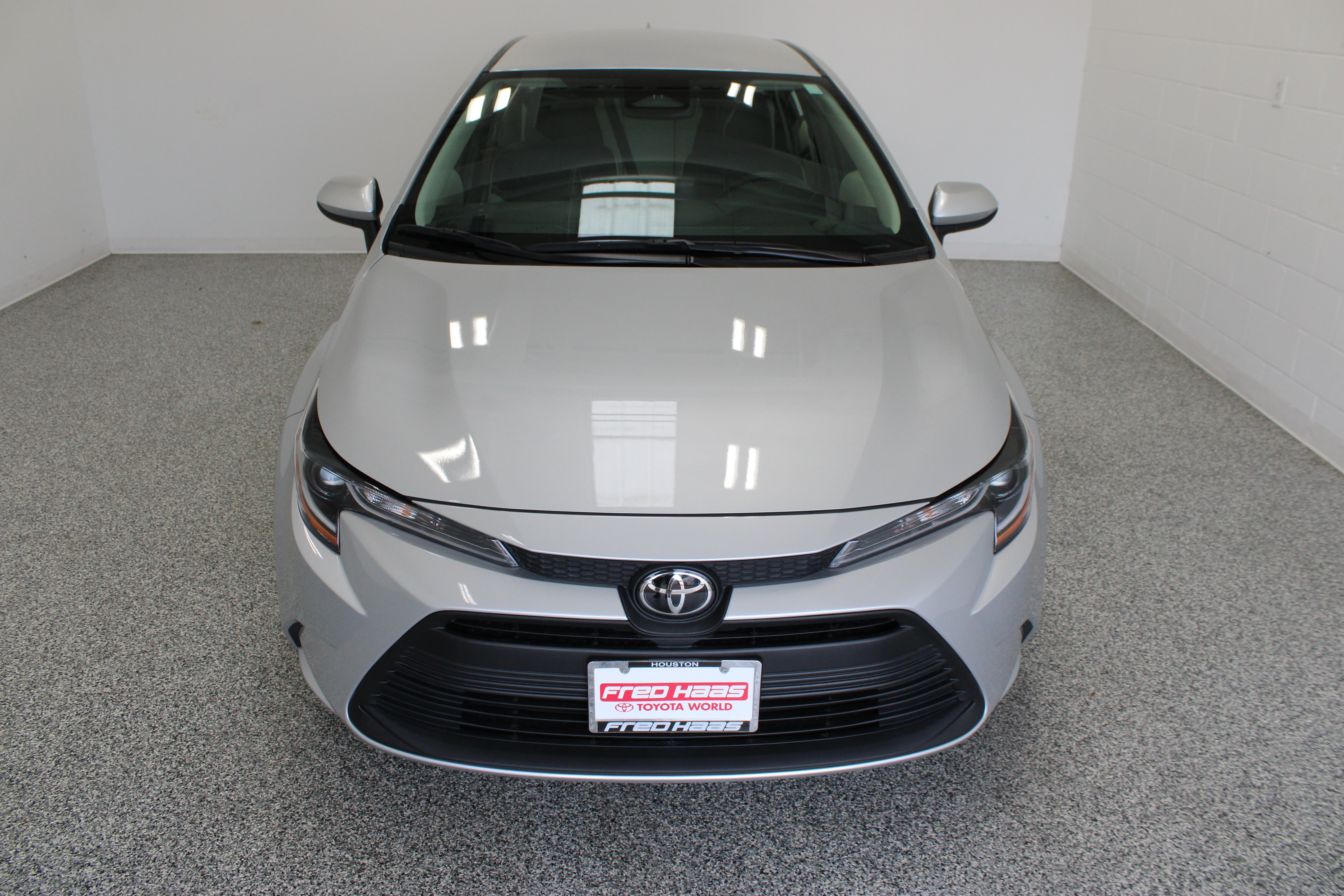 Used 2025 Toyota Corolla LE FWD image 3