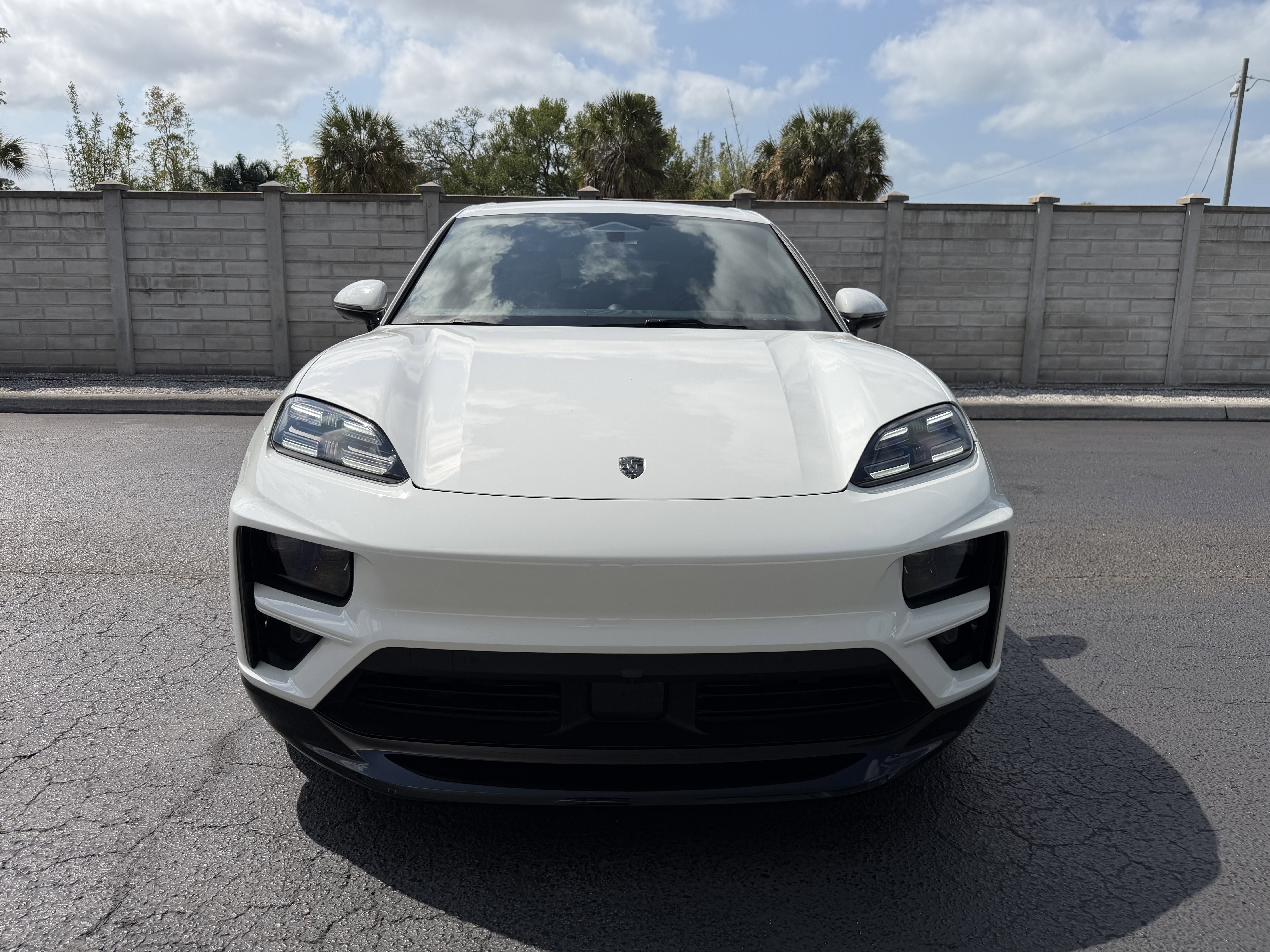 Certified 2024 Porsche Macan Turbo Electric image 9