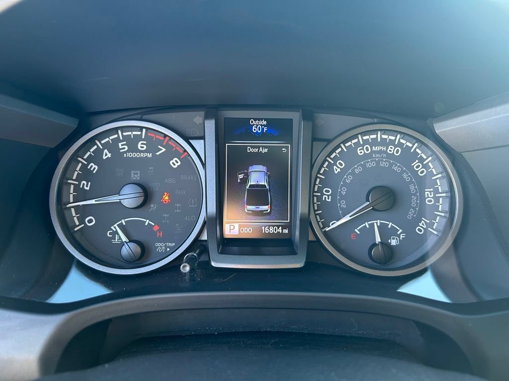 Used 2021 Toyota Tacoma TRD Off-Road w/ Technology Package AWD/4WD image 15