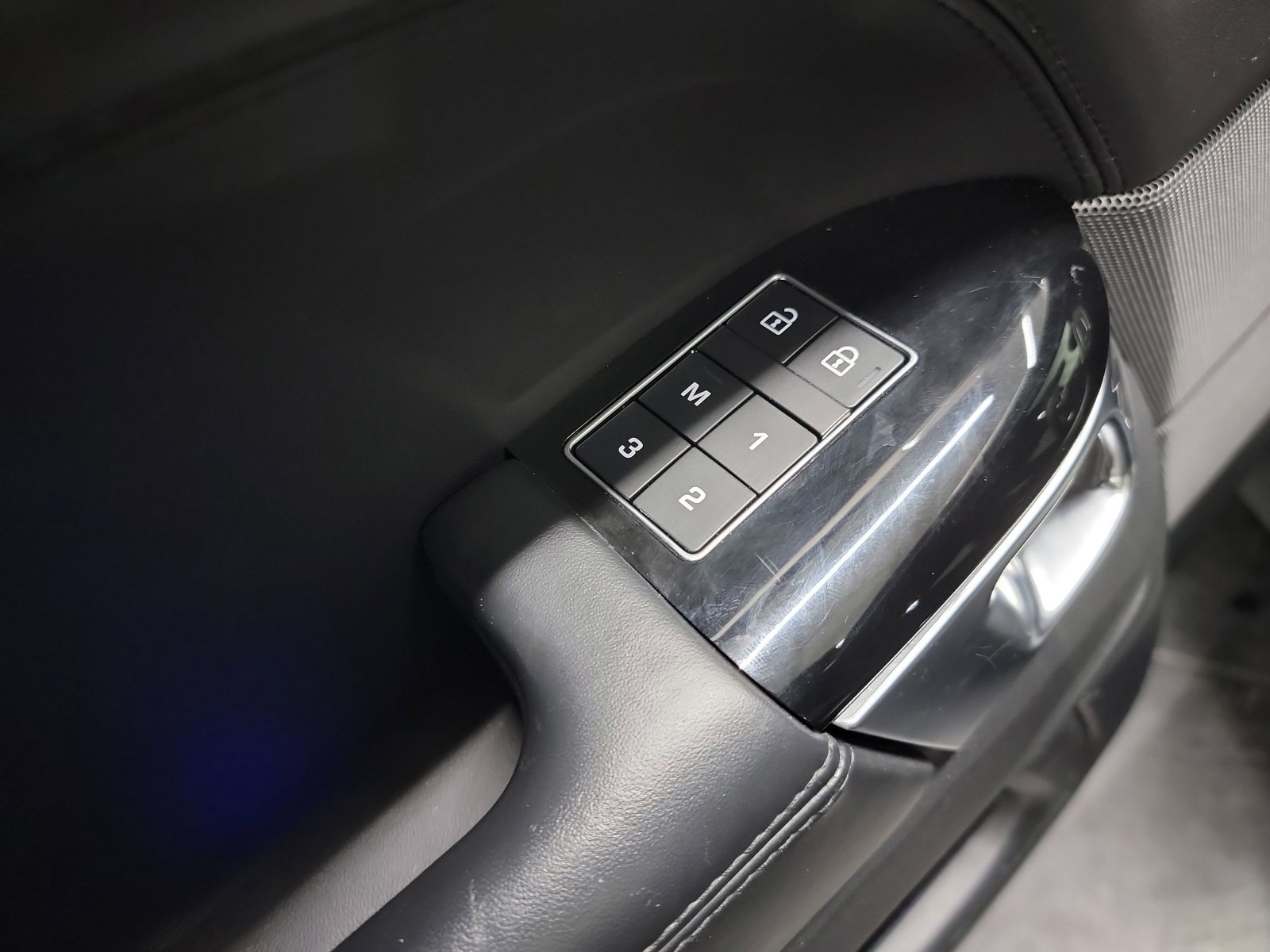 Used 2021 Land Rover Range Rover Sport HST image 14