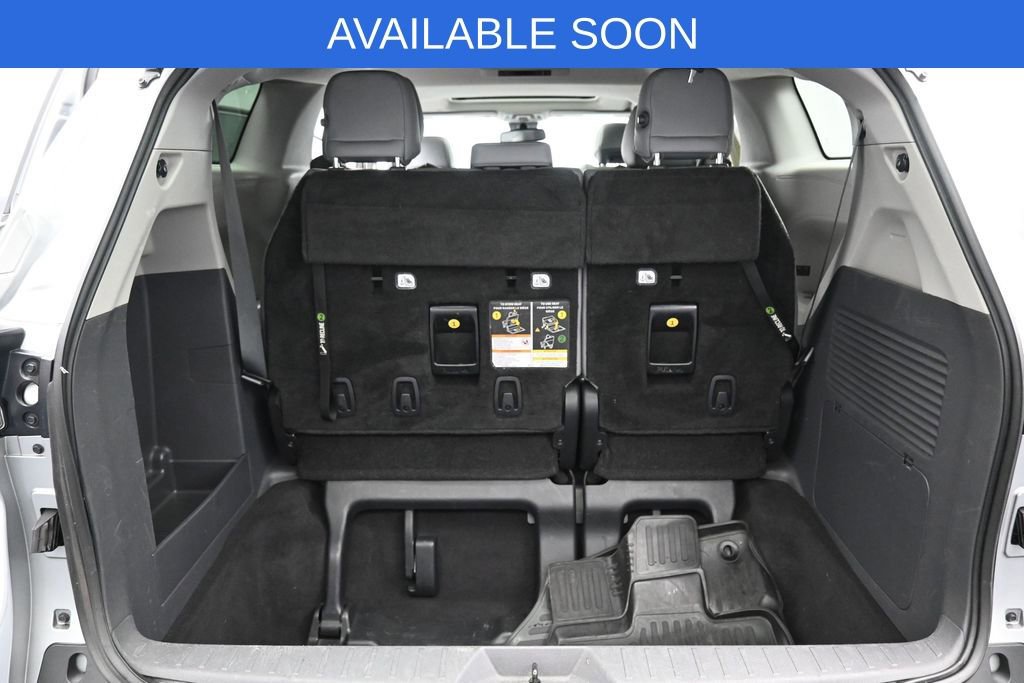 Certified 2021 Toyota Sienna XLE FWD image 30