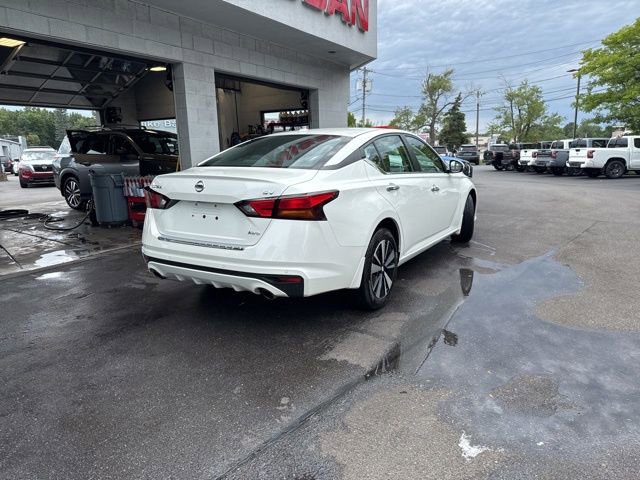 Used 2021 Nissan Altima 2.5 SV w/ SV Premium Package image 2