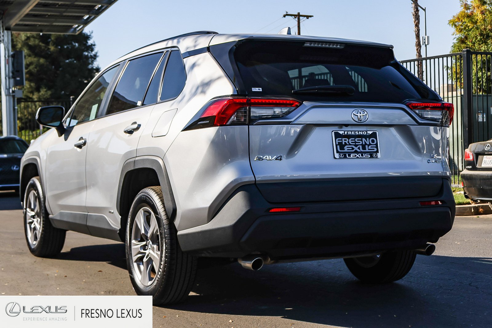 Used 2025 Toyota RAV4 LE AWD/4WD image 4