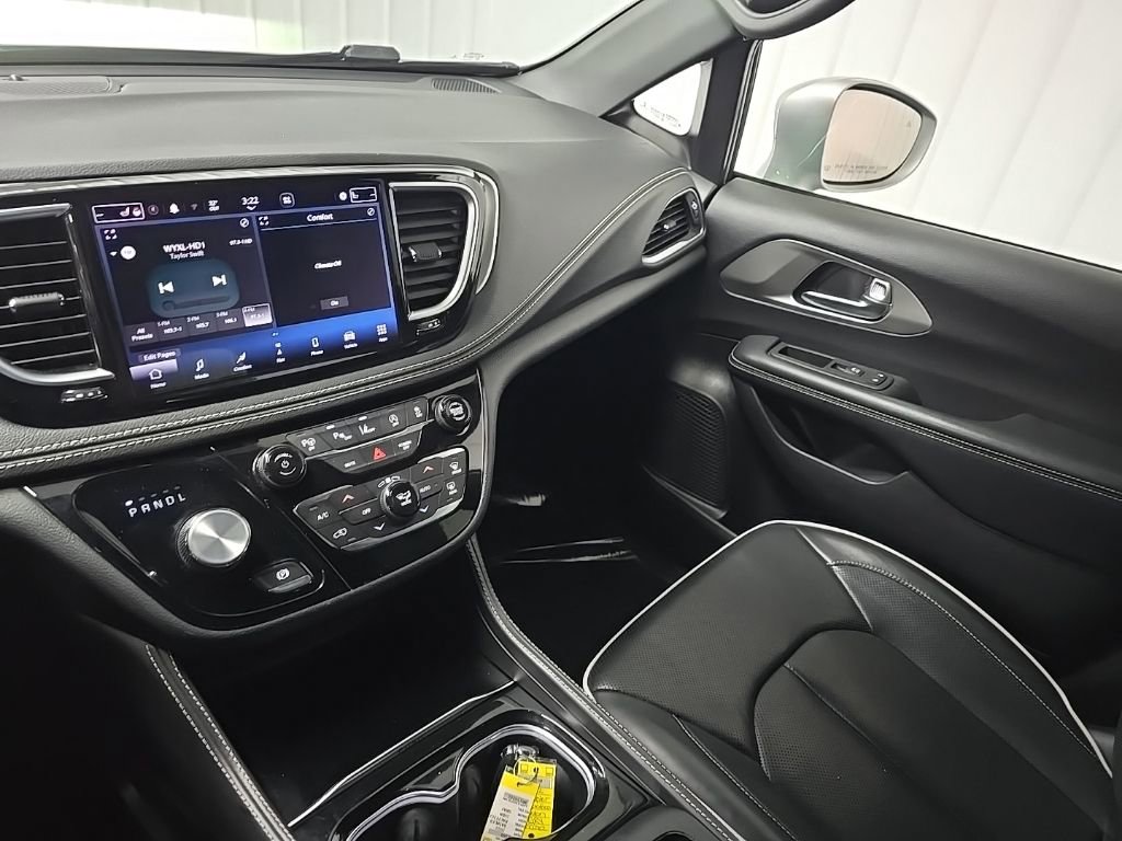 Used 2022 Chrysler Pacifica Limited w/ S Appearance Package image 26